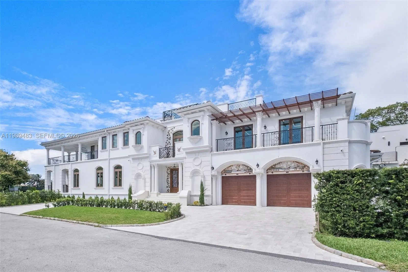 Foto de propiedad en 919 92nd Street, Surfside, FL 33154 Surfside con MLS# 