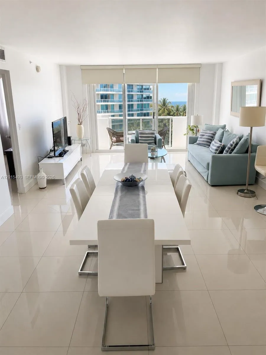 Foto de propiedad en 9195 Collins Avenue 1012, Surfside, FL 33154 Surfside con MLS# 