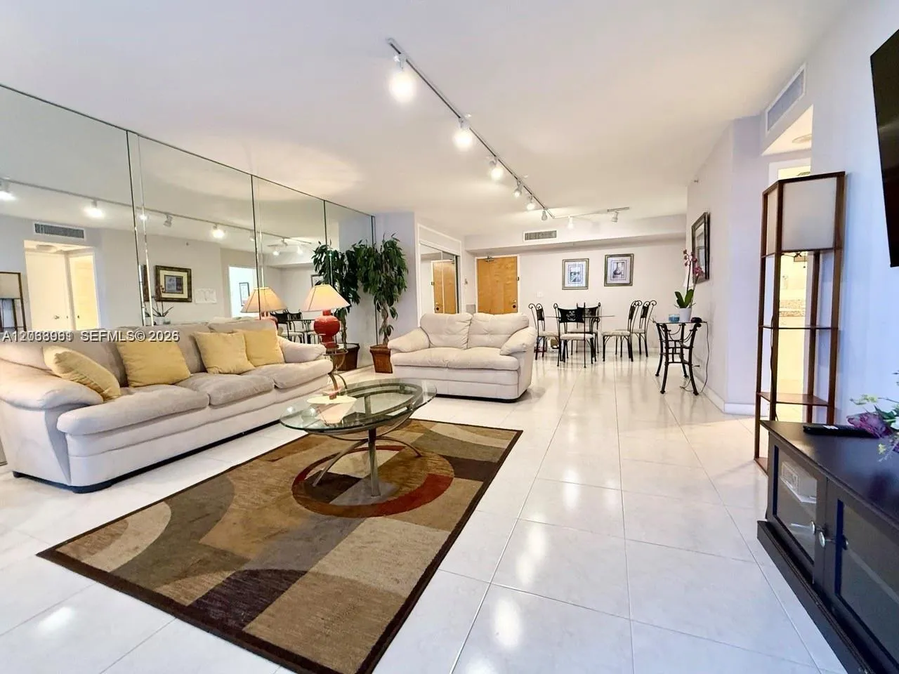 Foto de propiedad en 9195 Collins Avenue 512, Surfside, FL 33154 Surfside con MLS#