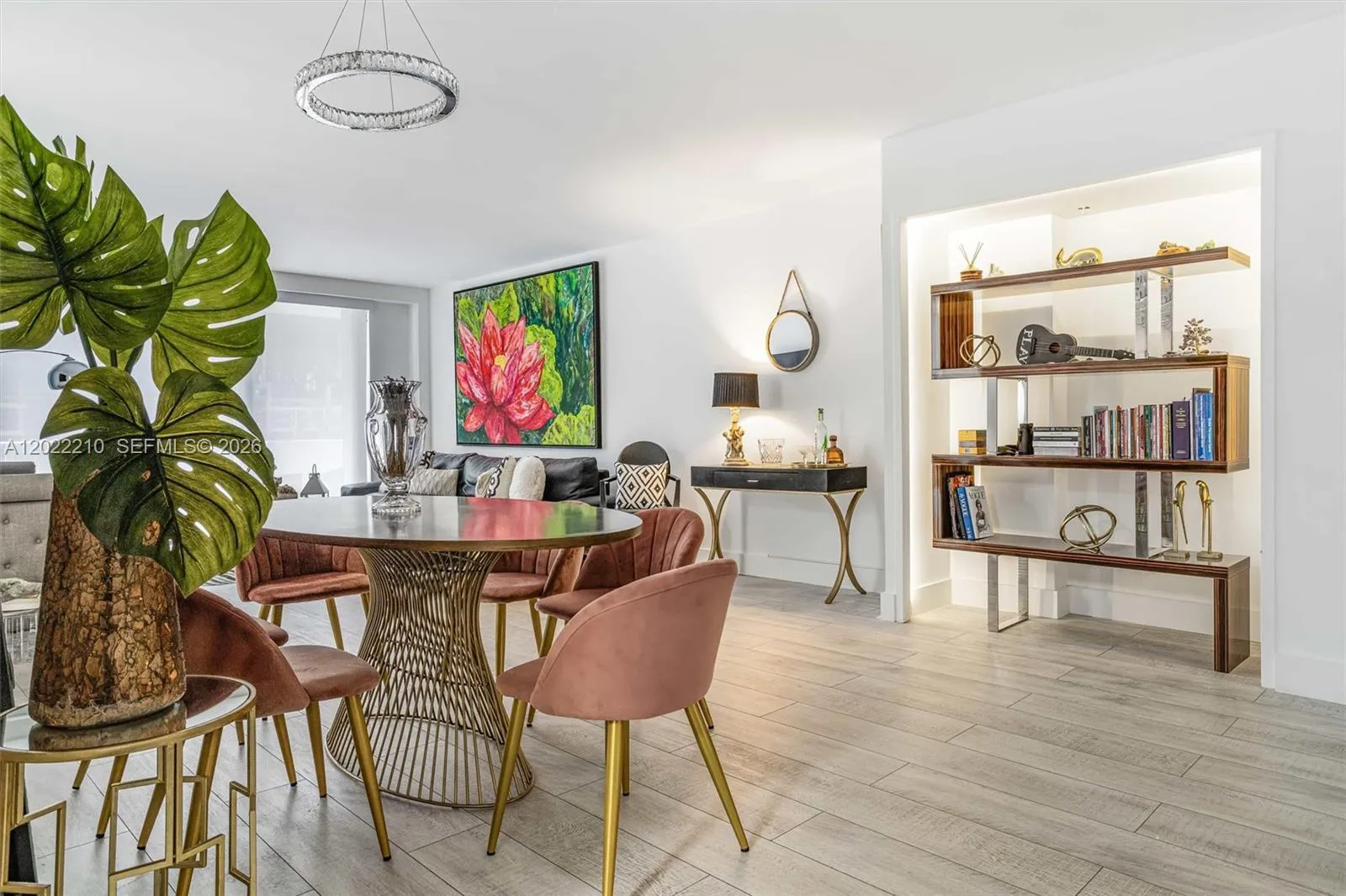 Foto de propiedad en 9195 NE Collins Avenue 1104, Surfside, FL 33154 Surfside con MLS# 