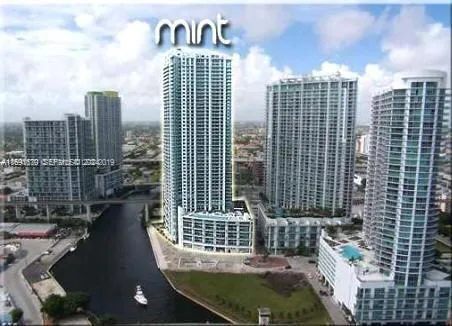 Foto de propiedad en 92 SW 3rd Street 1802, Miami, FL 33130 Miami con MLS# 