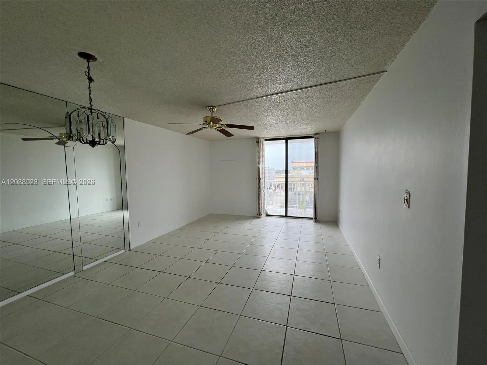 Foto de propiedad en 920 NE 169th Street 504, North Miami Beach, FL 33162 North Miami Beach con MLS# 