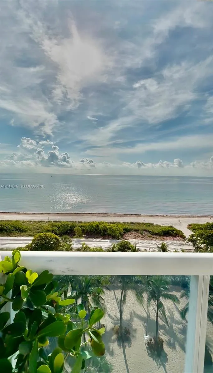 Foto de propiedad en 9201 Collins Avenue 826, Surfside, FL 33154 Surfside con MLS# 