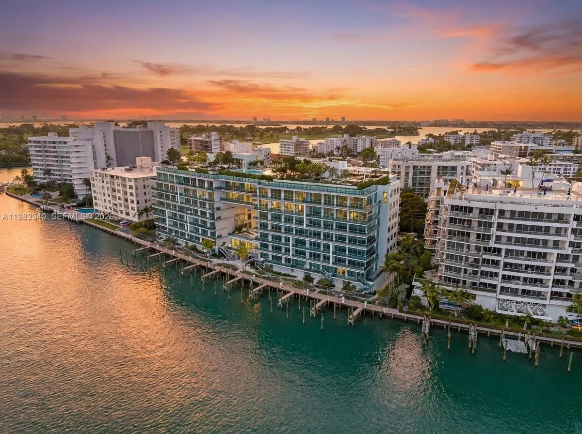 Foto de propiedad en 9201 E Bay Harbor Drive 604, Bay Harbor Islands, FL 33154 Bay Harbor Islands con MLS# 