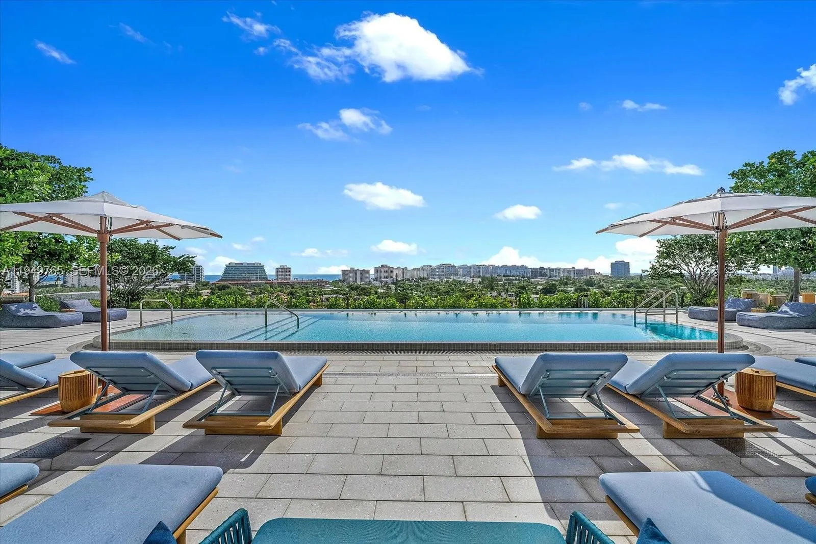 Foto de propiedad en 9201 E Bay Harbor Drive UPH02, Bay Harbor Islands, FL 33154 Bay Harbor Islands con MLS# 