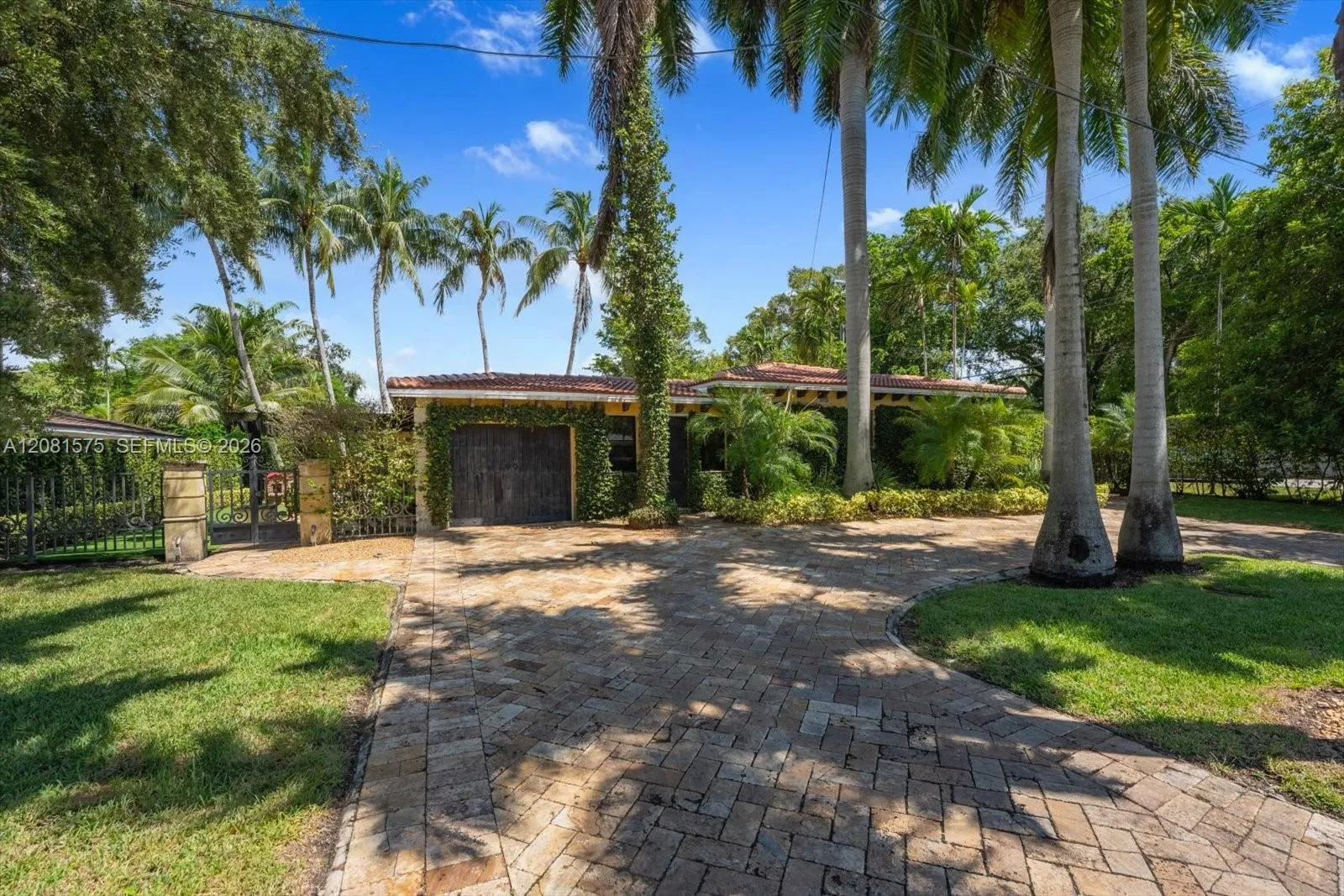 Foto de propiedad en 9204 NE 10th Avenue, Miami Shores, FL 33138 Miami Shores con MLS# 