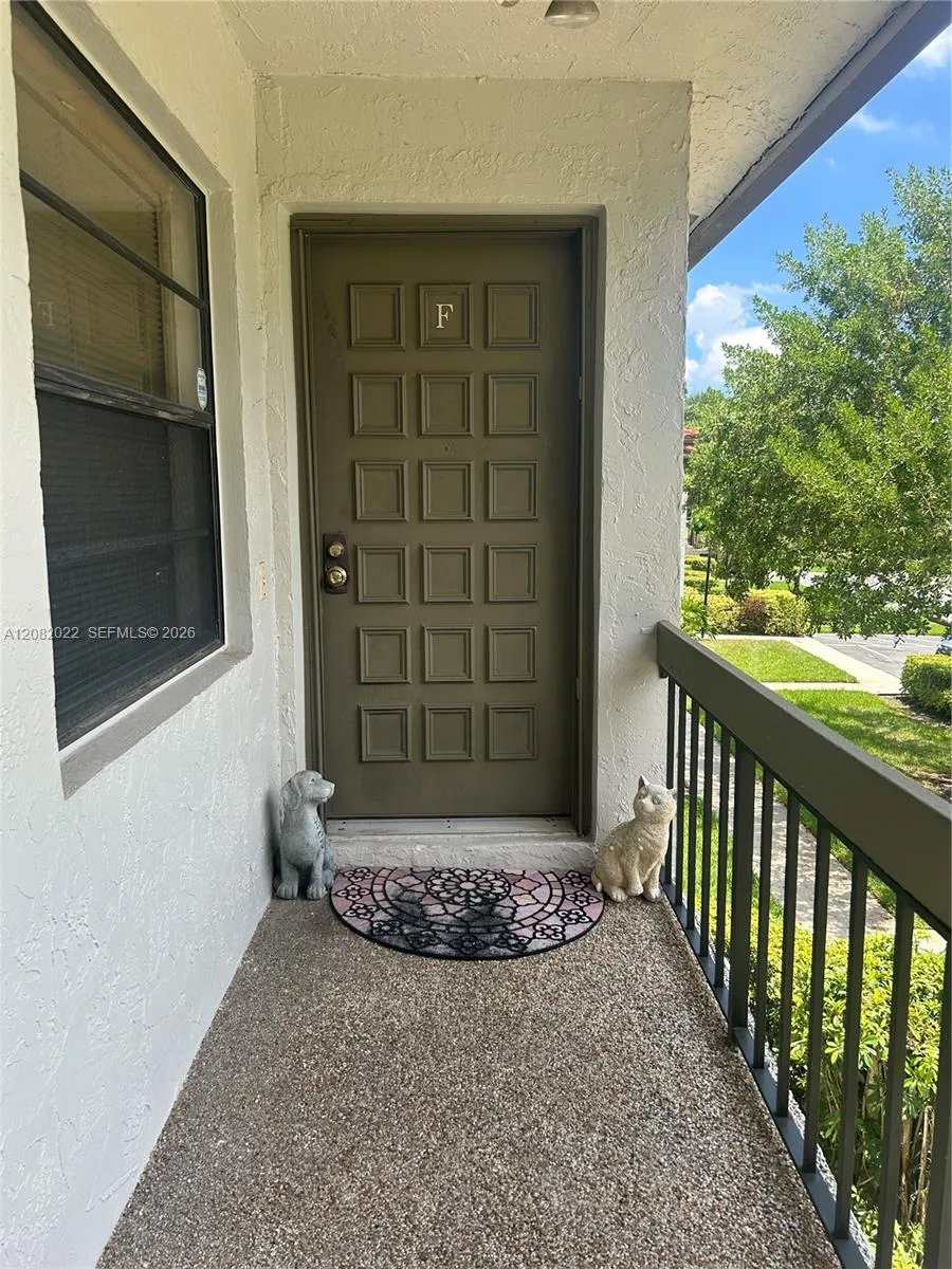 Foto de propiedad en 9205 Pecky Cypress Lane 8F, Boca Raton, FL 33428 Boca Raton con MLS# 