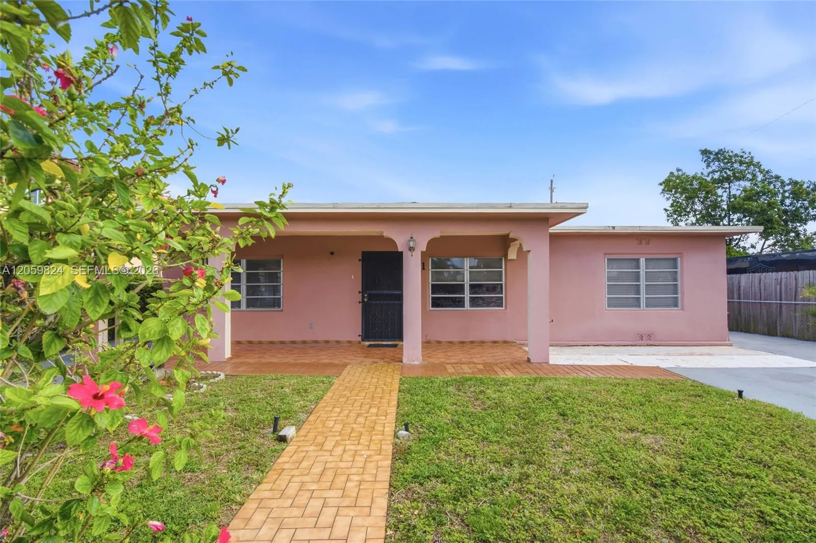En Venta 921 E 14 Street, Hialeah, FL 33010, Hialeah, FL 33010