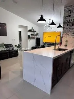 En Venta 921 NE 213th Terrace 3, Miami, FL 33179, Miami, FL 33179