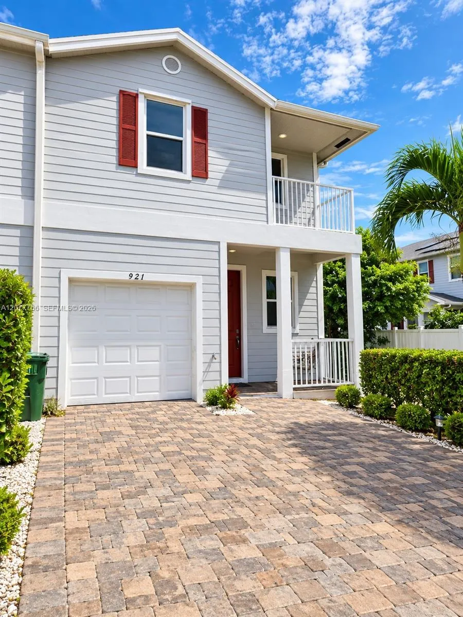 Foto de propiedad en 921 SE 18th Street, Homestead, FL 33034 Homestead con MLS# 