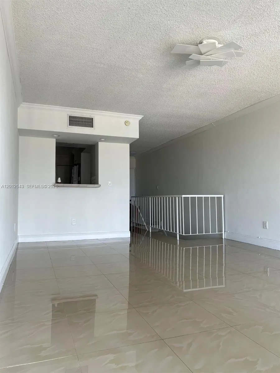 Foto de propiedad en 9210 Fontainebleau Boulevard 506, Miami, FL 33172 Miami con MLS# 