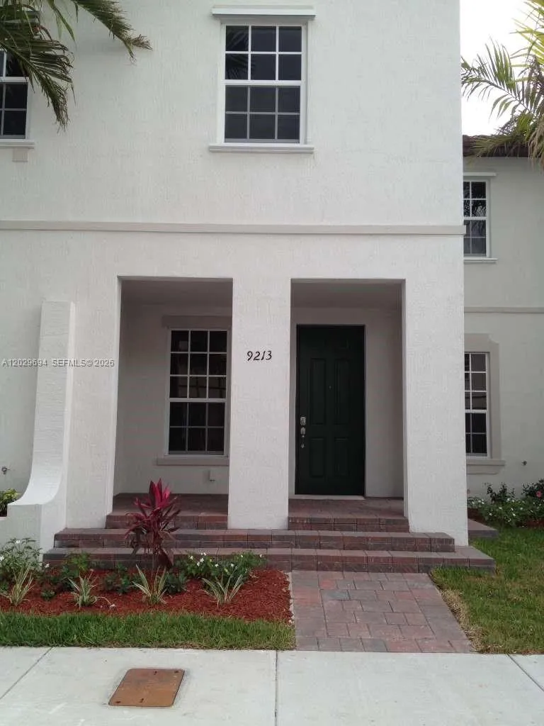 Foto de propiedad en 9213 SW 170th Avenue, Miami, FL 33196 Miami con MLS# 