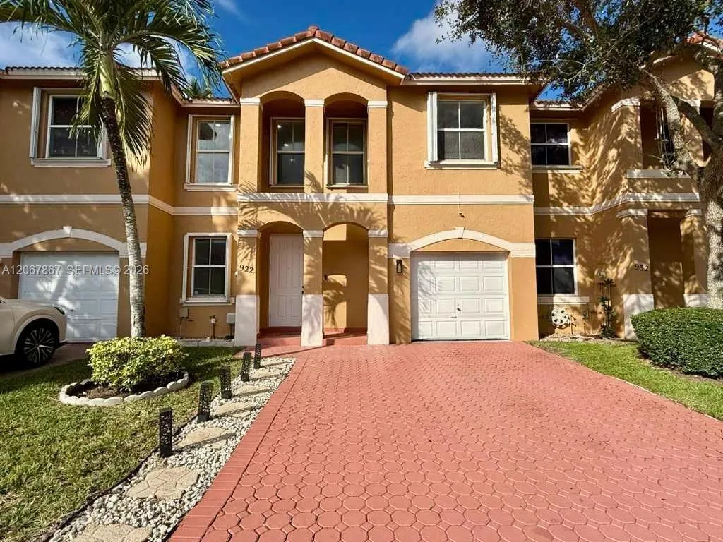 Foto de propiedad en 922 NW 134th Avenue 0, Pembroke Pines, FL 33028 Pembroke Pines con MLS# 