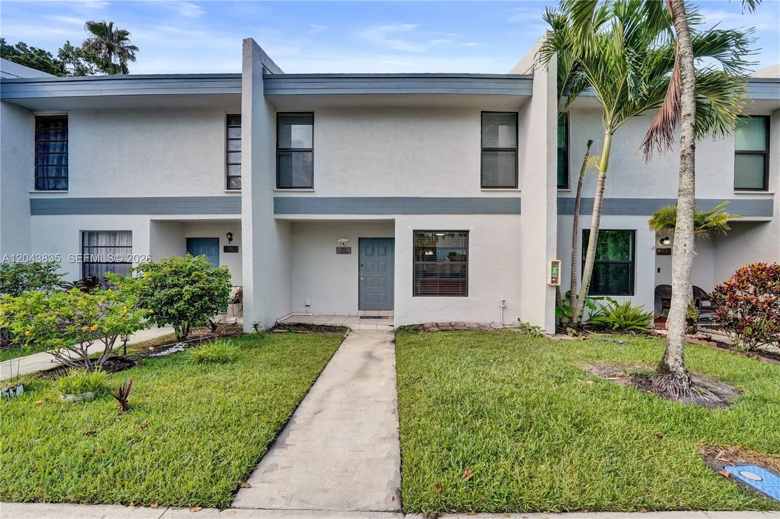 Foto de propiedad en 9220 NW 14th Street 272, Pembroke Pines, FL 33024 Pembroke Pines con MLS# 