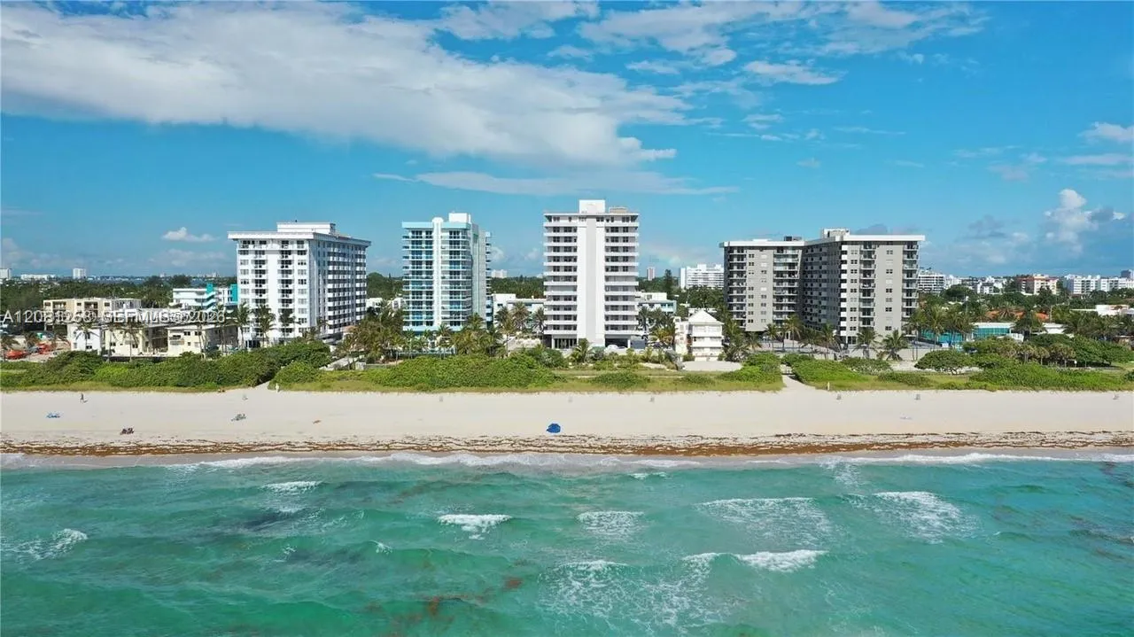 Foto de propiedad en 9225 Collins Avenue 1006, Surfside, FL 33154 Surfside con MLS# 