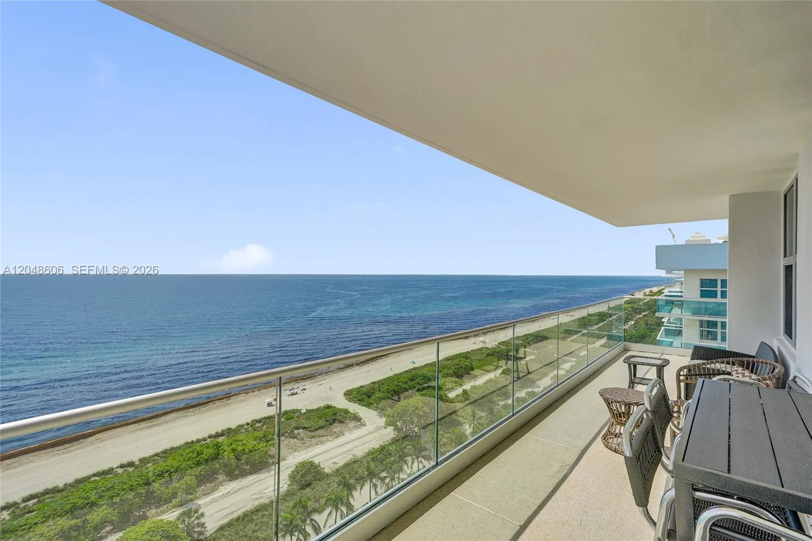 Foto de propiedad en 9225 Collins Avenue 1402, Surfside, FL 33154 Surfside con MLS# 