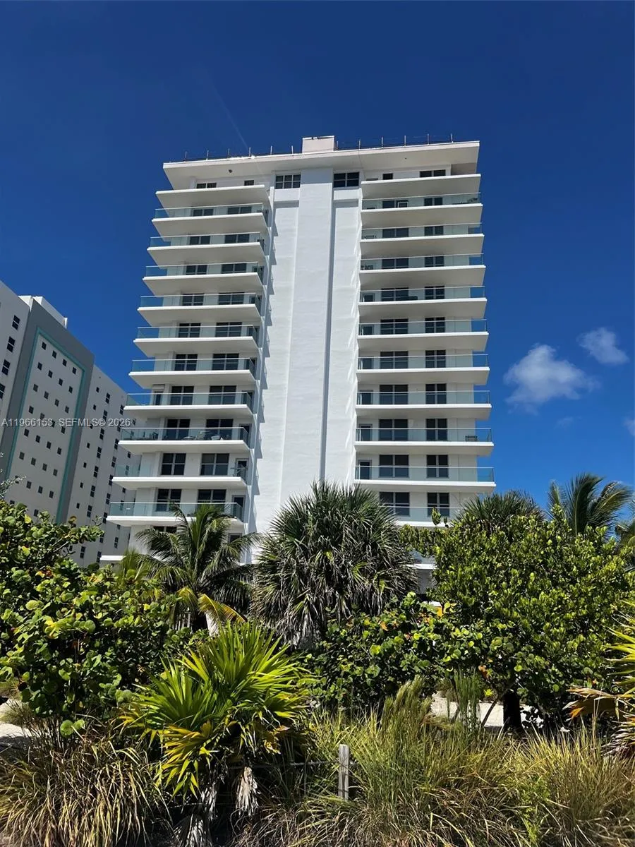 Foto de propiedad en 9225 Collins Avenue 302, Surfside, FL 33154 Surfside con MLS# 