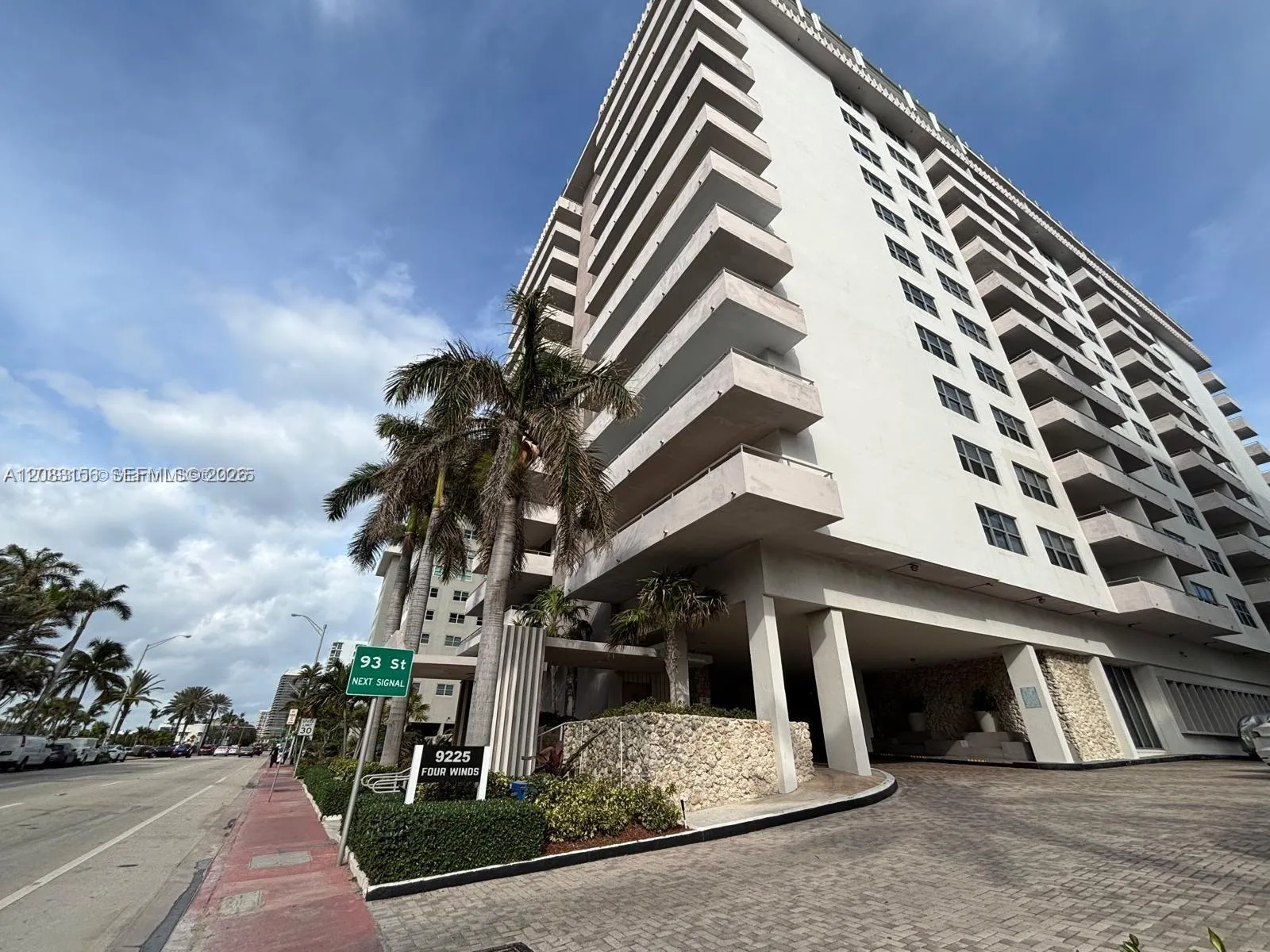 Foto de propiedad en 9225 Collins Avenue 504, Surfside, FL 33154 Surfside con MLS# 