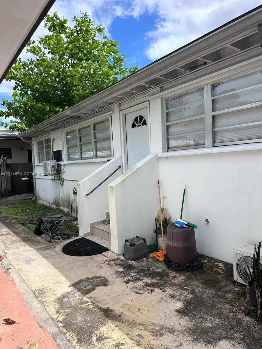 En Renta 923 SW 43 Avenue 1, Miami, FL 33134, Miami, FL 33134