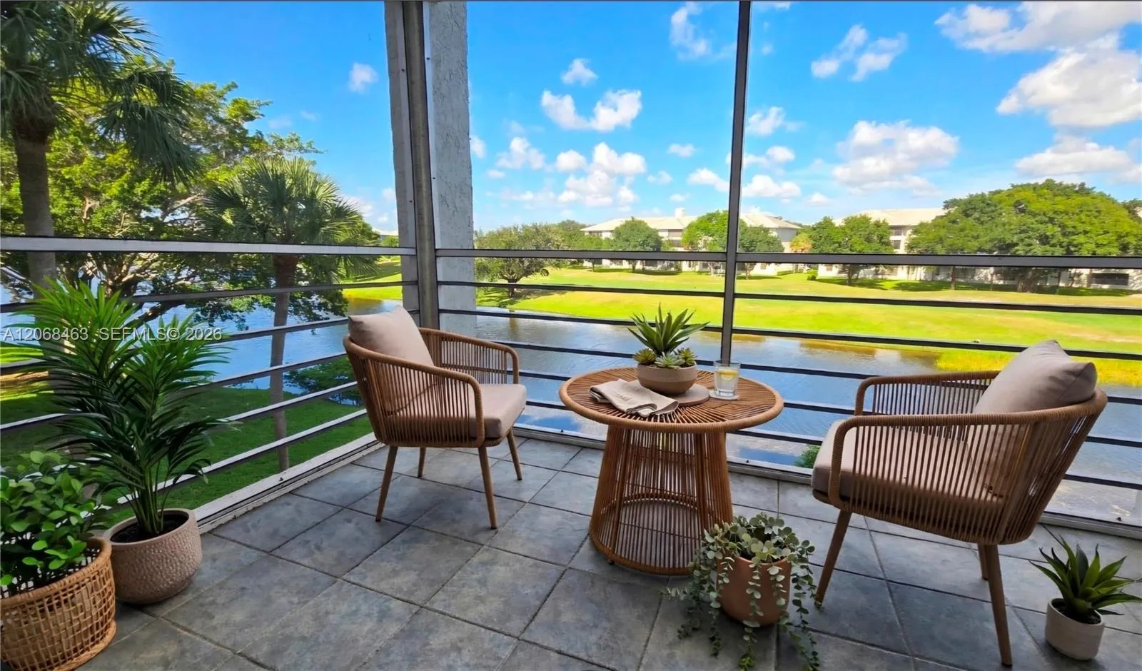 Foto de propiedad en 9230 Lagoon Place 310, Davie, FL 33324 Davie con MLS# 