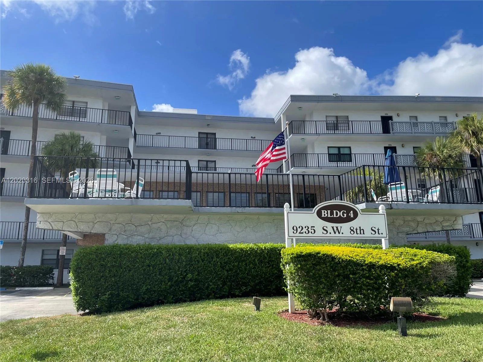 Foto de propiedad en 9235 SW 8th Street 209, Boca Raton, FL 33428 Boca Raton con MLS#