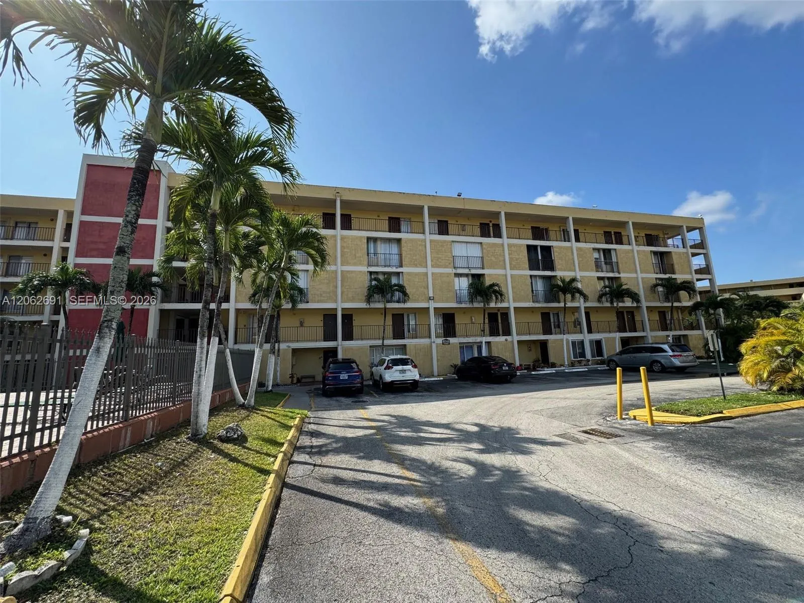 En Venta 9240 Fontainebleau Boulevard 204, Miami, FL 33172, Miami, FL 33172