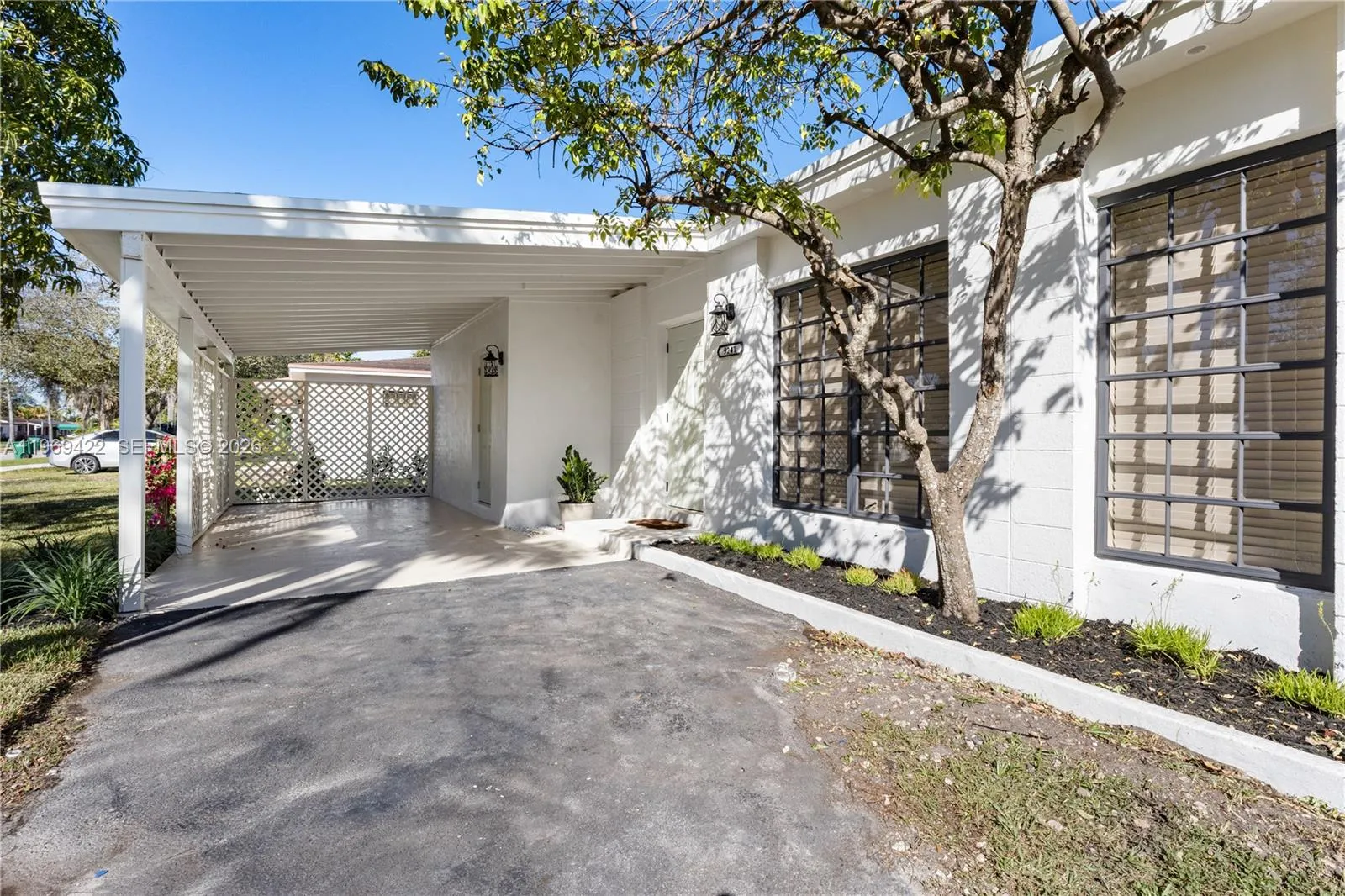 Foto de propiedad en 9241 Marine Drive, Cutler Bay, FL 33189 Cutler Bay con MLS# 