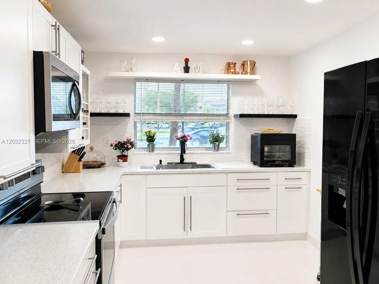 Foto de propiedad en 9241 Sunrise Lakes Boulevard 109, Sunrise, FL 33322 Sunrise con MLS# 