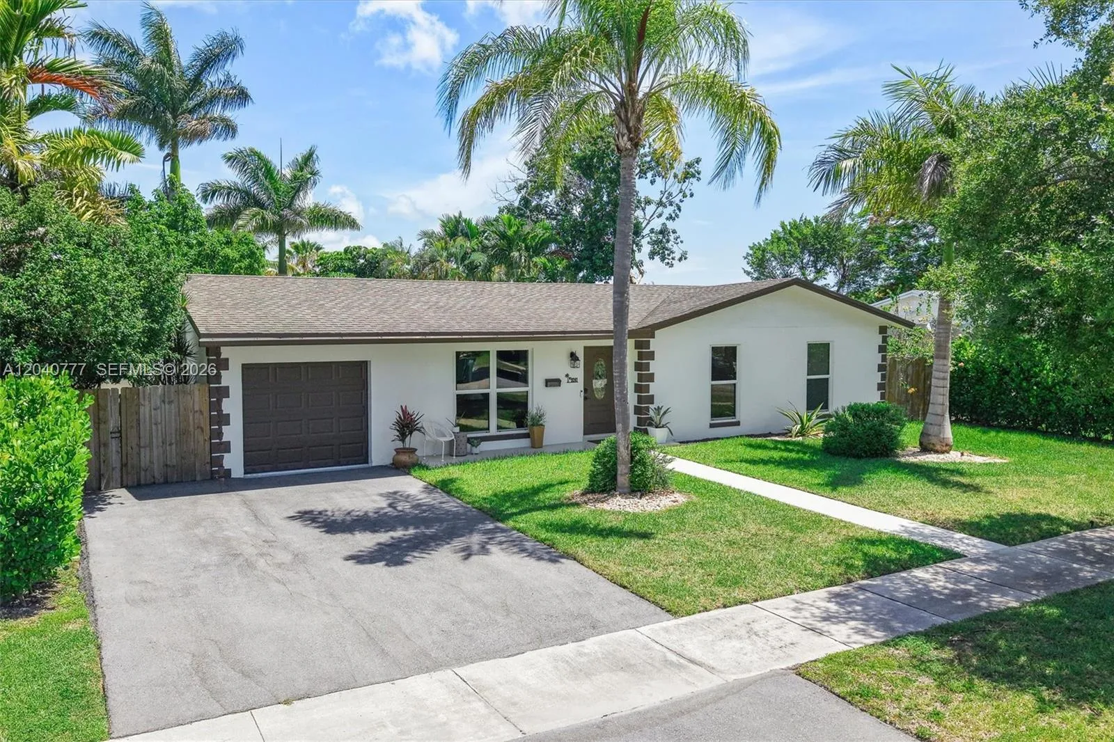 Foto de propiedad en 9241 SW 183rd Terrace, Palmetto Bay, FL 33157 Palmetto Bay con MLS# 