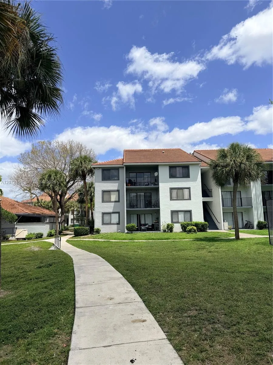Foto de propiedad en 9250 W Atlantic Boulevard 936, Coral Springs, FL 33071 Coral Springs con MLS# 