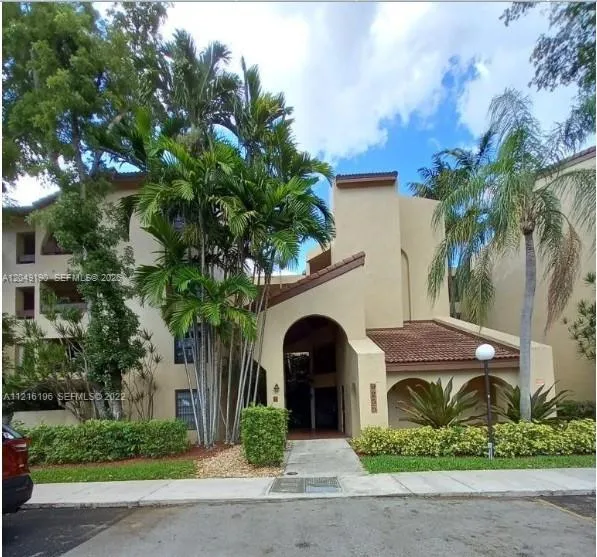 Foto de propiedad en 9255 SW 125th Avenue 106R, Miami, FL 33186 Miami con MLS# 