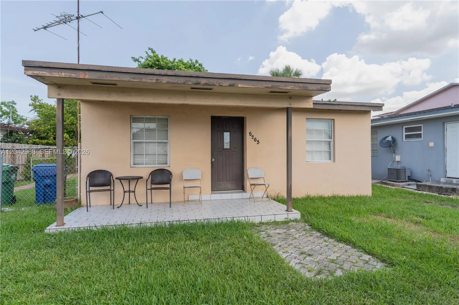 Foto de propiedad en 9265 SW 38th Street, Miami, FL 33165 Miami con MLS# 