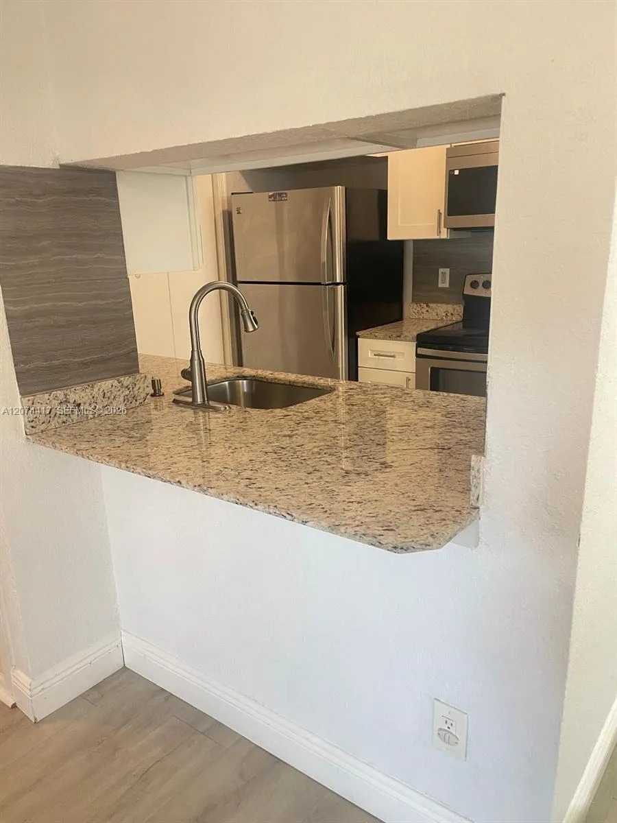 Foto de propiedad en 927 Riverside Drive 320, Coral Springs, FL 33071 Coral Springs con MLS# 