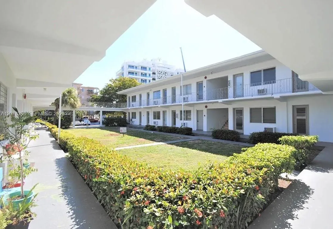 Foto de propiedad en 9270 E Bay Harbor Drive 6A, Bay Harbor Islands, FL 33154 Bay Harbor Islands con MLS# 