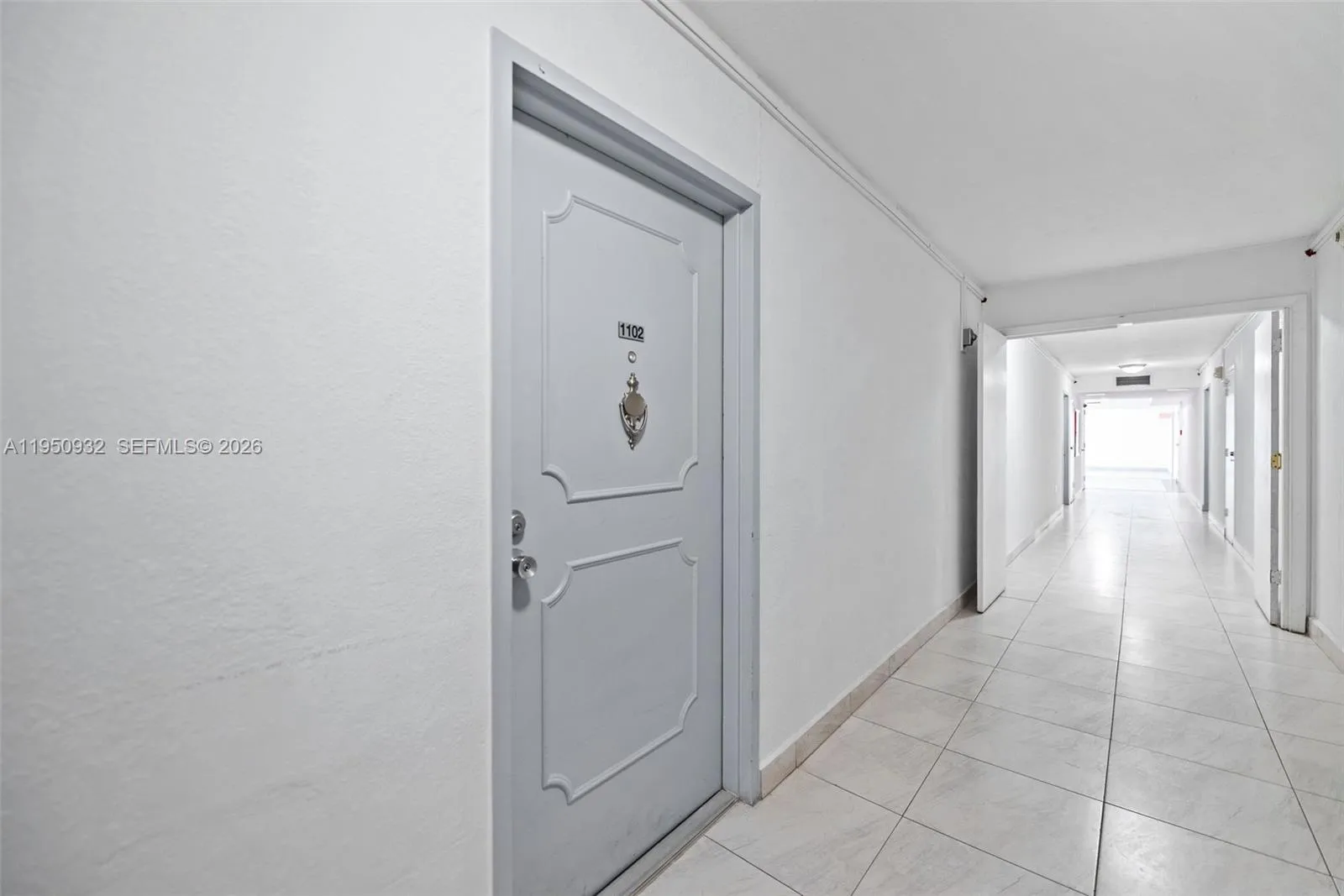 Foto de propiedad en 9273 Collins Avenue 1102, Surfside, FL 33154 Surfside con MLS# 