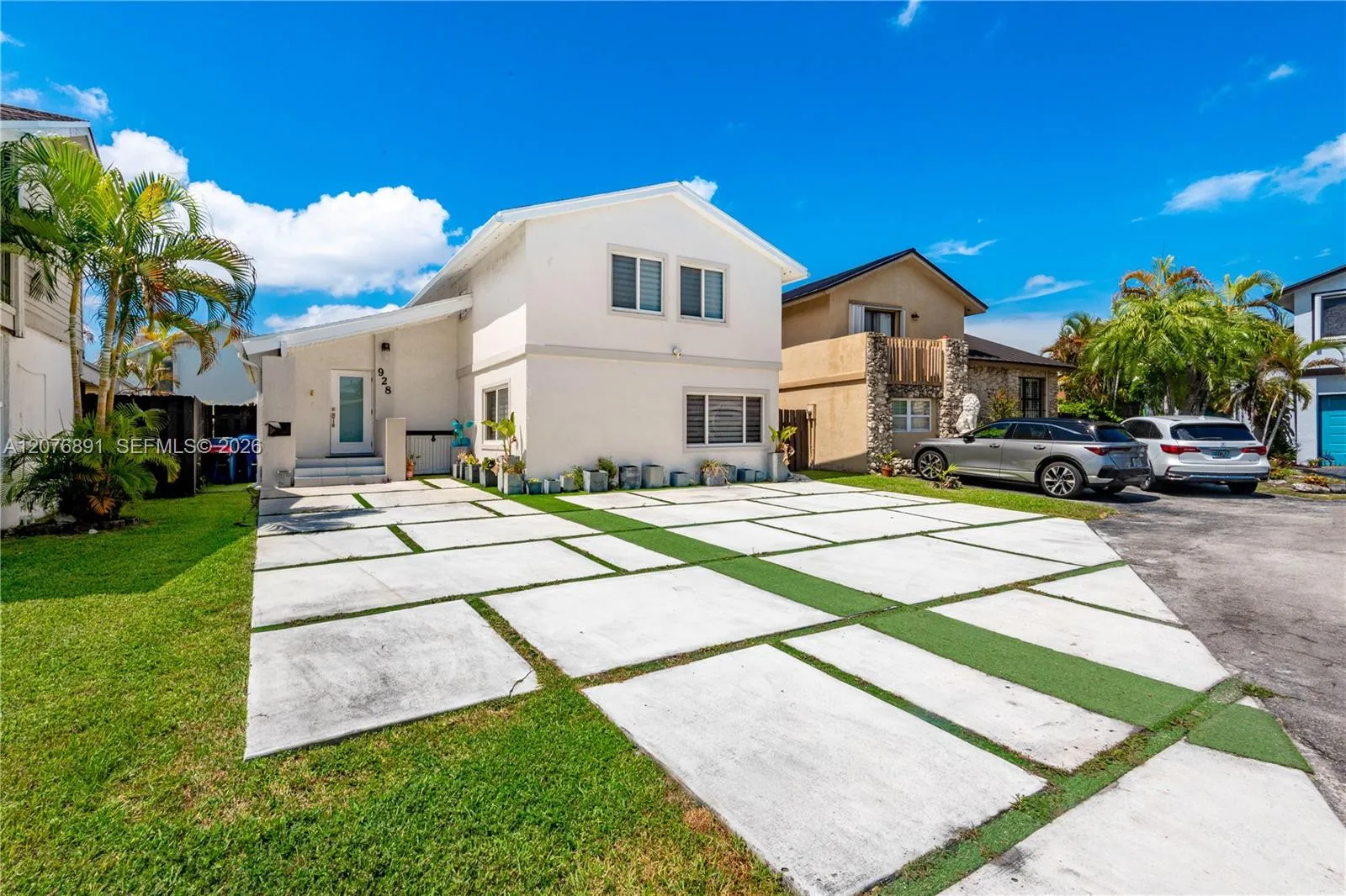 Foto de propiedad en 928 NW 106th Ave Circle, Miami, FL 33172 Miami con MLS# 