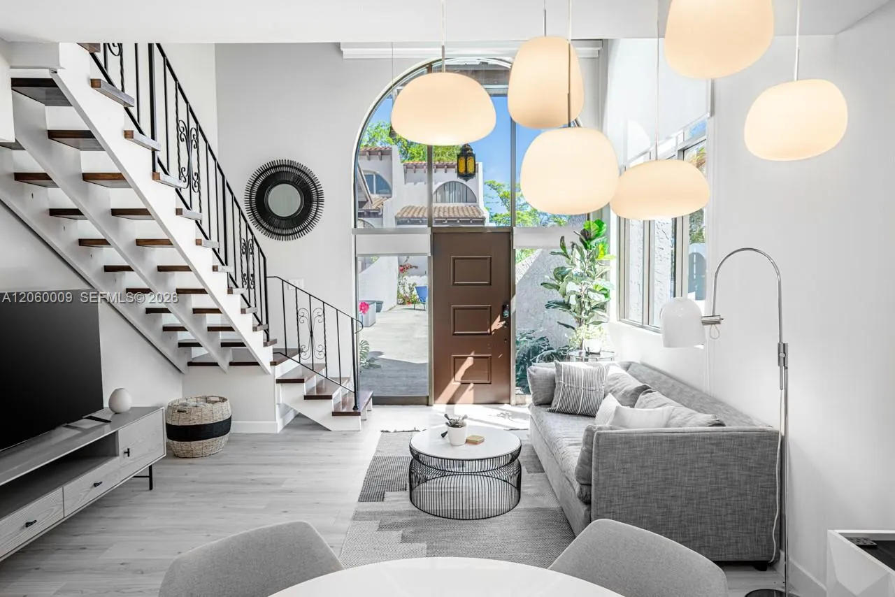 Foto de propiedad en 9280 Biscayne Boulevard A, Miami Shores, FL 33138 Miami Shores con MLS# 