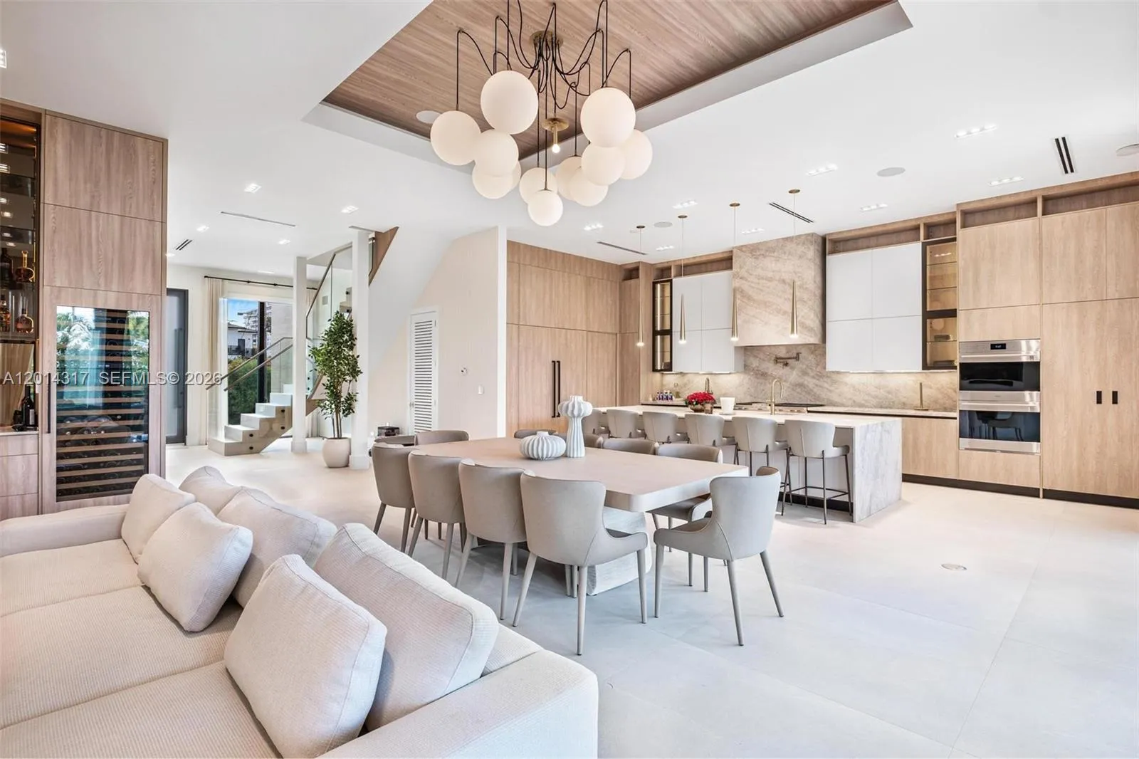 Foto de propiedad en 9280 Byron Avenue, Surfside, FL 33154 Surfside con MLS# 