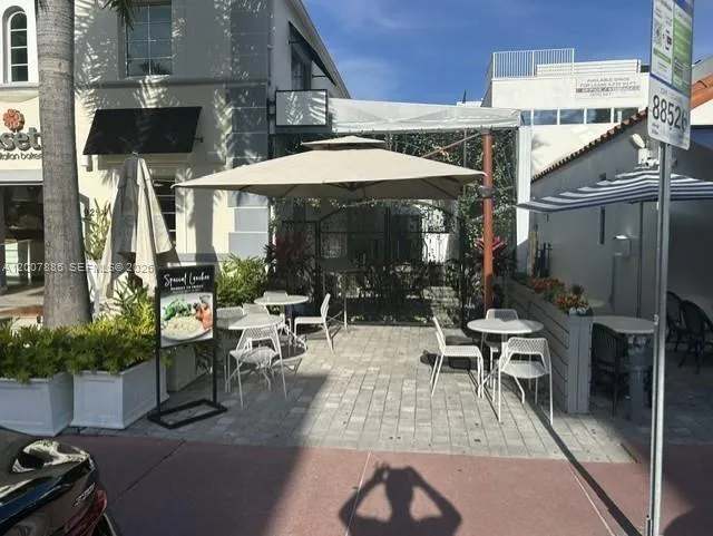 En Venta 929 Collins Avenue, Miami Beach, FL 33139, Miami Beach, FL 33139