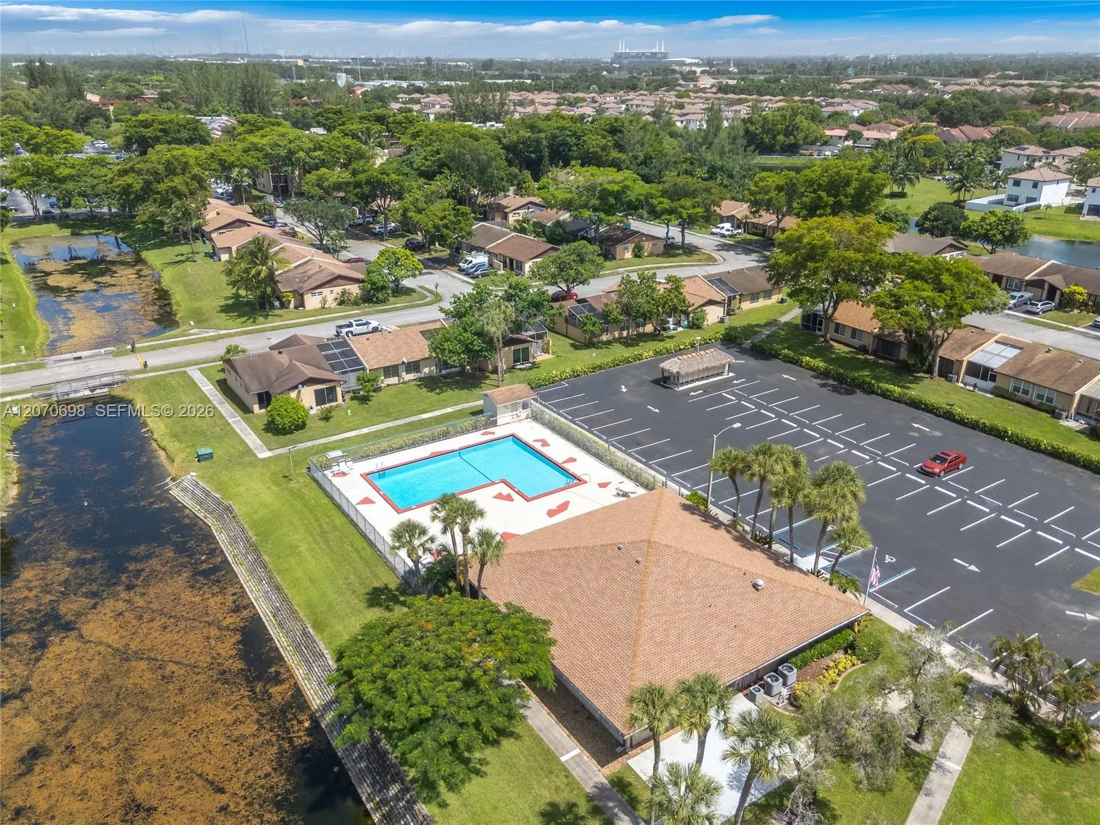 Foto de propiedad en 9291 E Elm Lane, Miramar, FL 33025 Miramar con MLS# 
