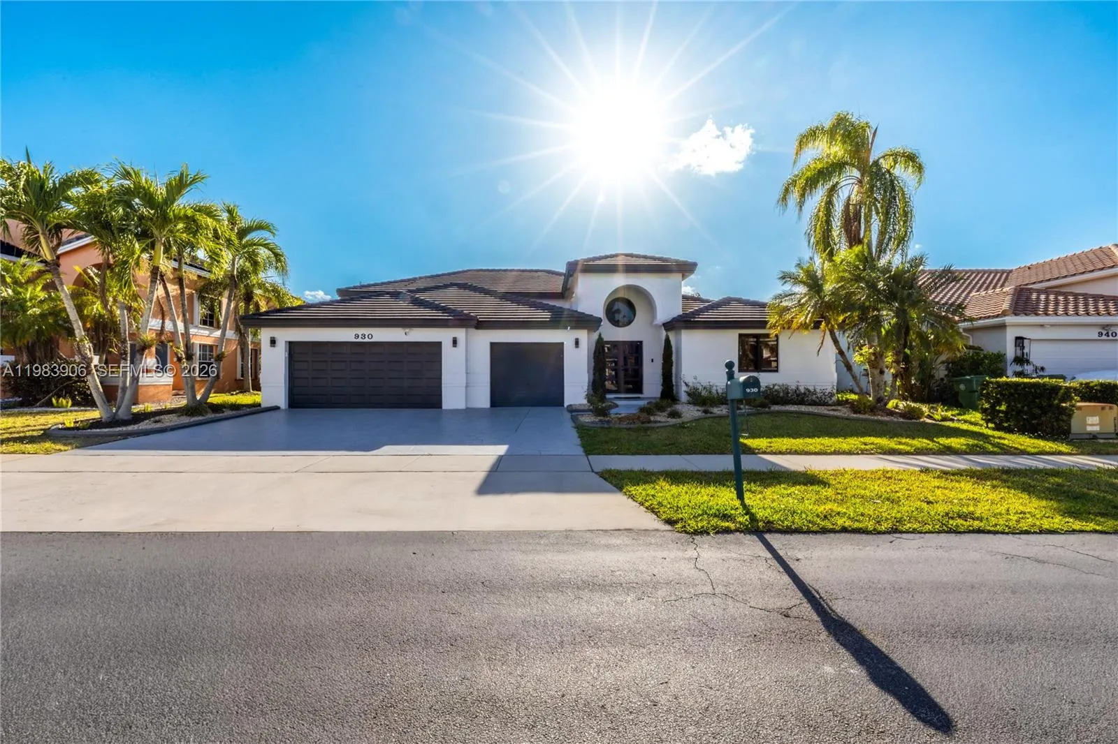 Foto de propiedad en 930 NW 197th Avenue, Pembroke Pines, FL 33029 Pembroke Pines con MLS# 
