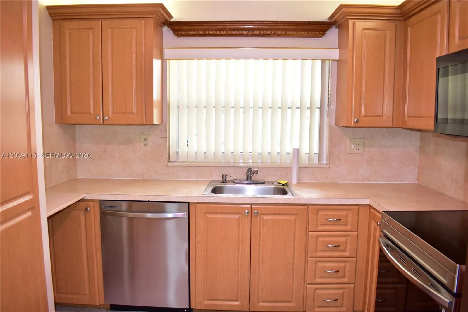 Foto de propiedad en 9300 Sunrise Lakes Boulevard 208, Sunrise, FL 33322 Sunrise con MLS# 