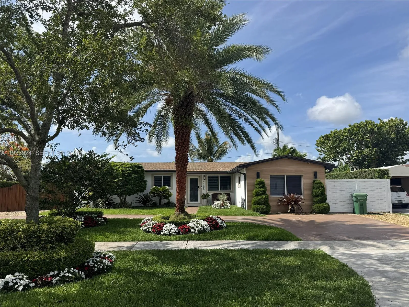 Foto de propiedad en 9300 SW 192nd Drive, Cutler Bay, FL 33157 Cutler Bay con MLS# 