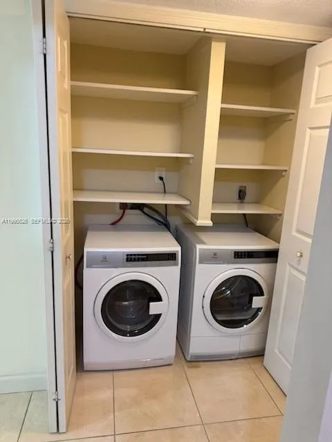 Foto de propiedad en 9301 SW 92nd Avenue 210C, Miami, FL 33176 Miami con MLS# 