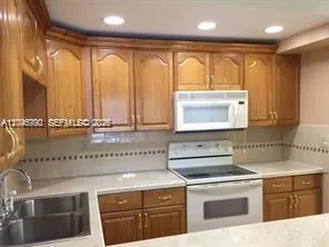 Foto de propiedad en 9301 SW 92nd Avenue A211, Miami, FL 33176 Miami con MLS# 