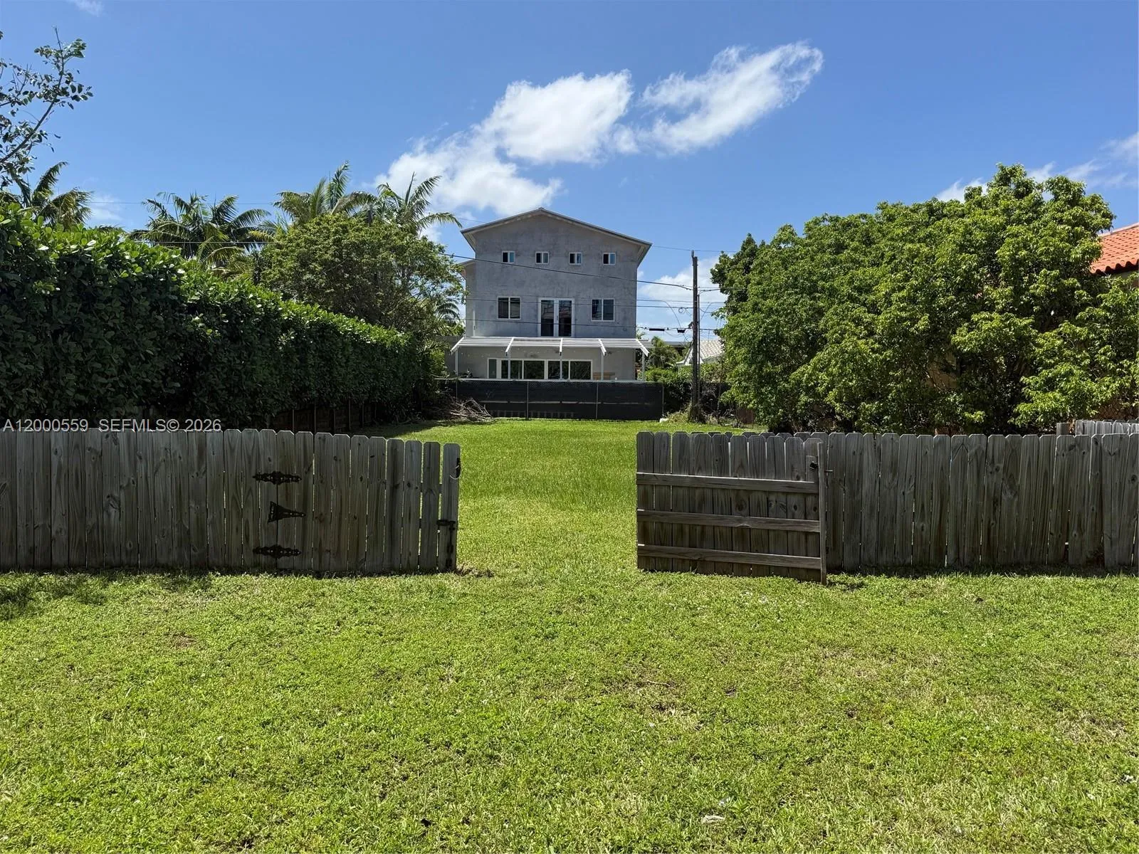 Foto de propiedad en 9308 Harding Avenue, Surfside, FL 33154 Surfside con MLS# 