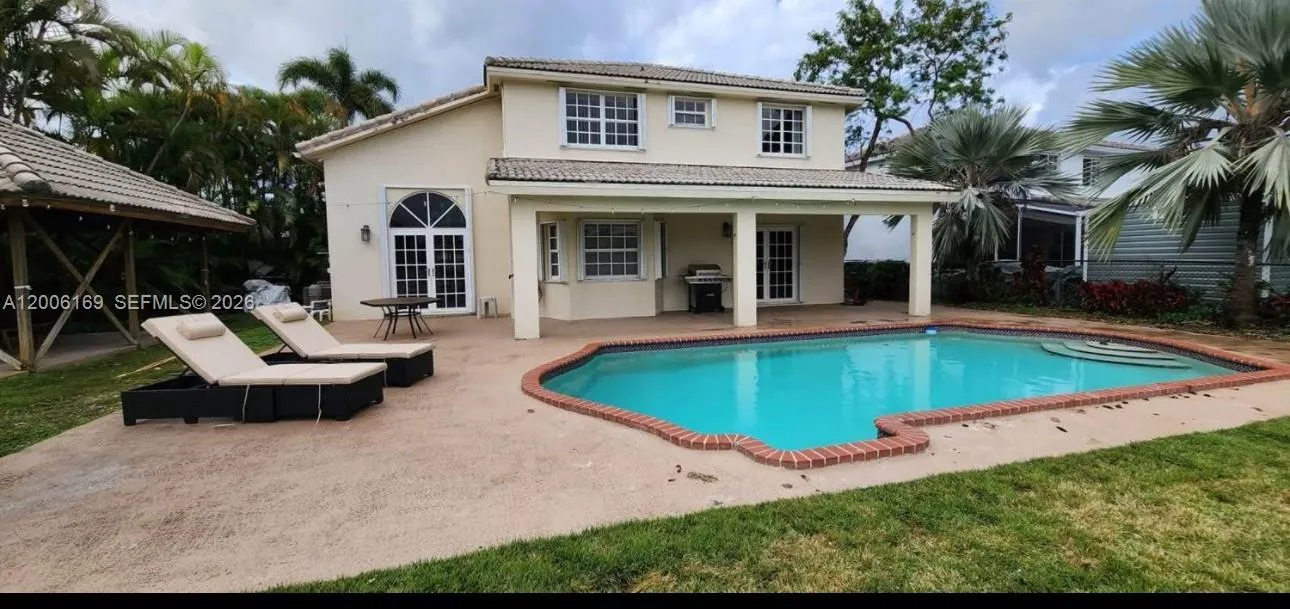 Foto de propiedad en 9309 SW 166th Court, Miami, FL 33196 Miami con MLS# 