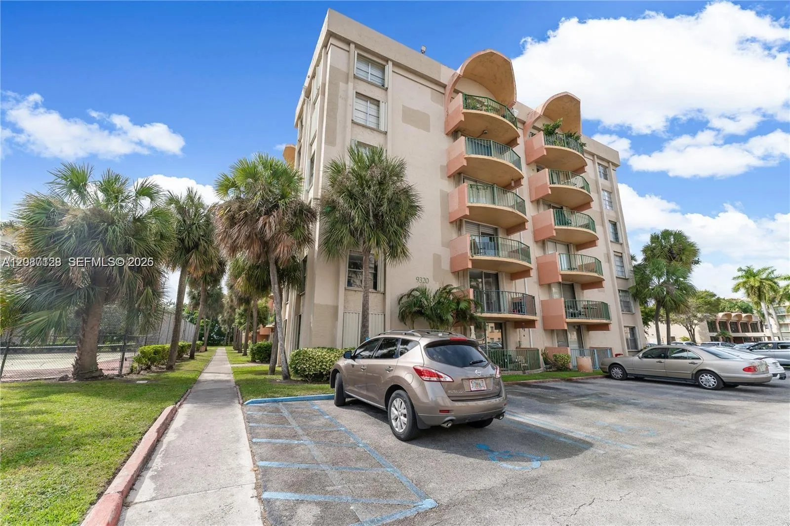 En Venta 9310 Fontainebleau Boulevard 606, Miami, FL 33172, Miami, FL 33172