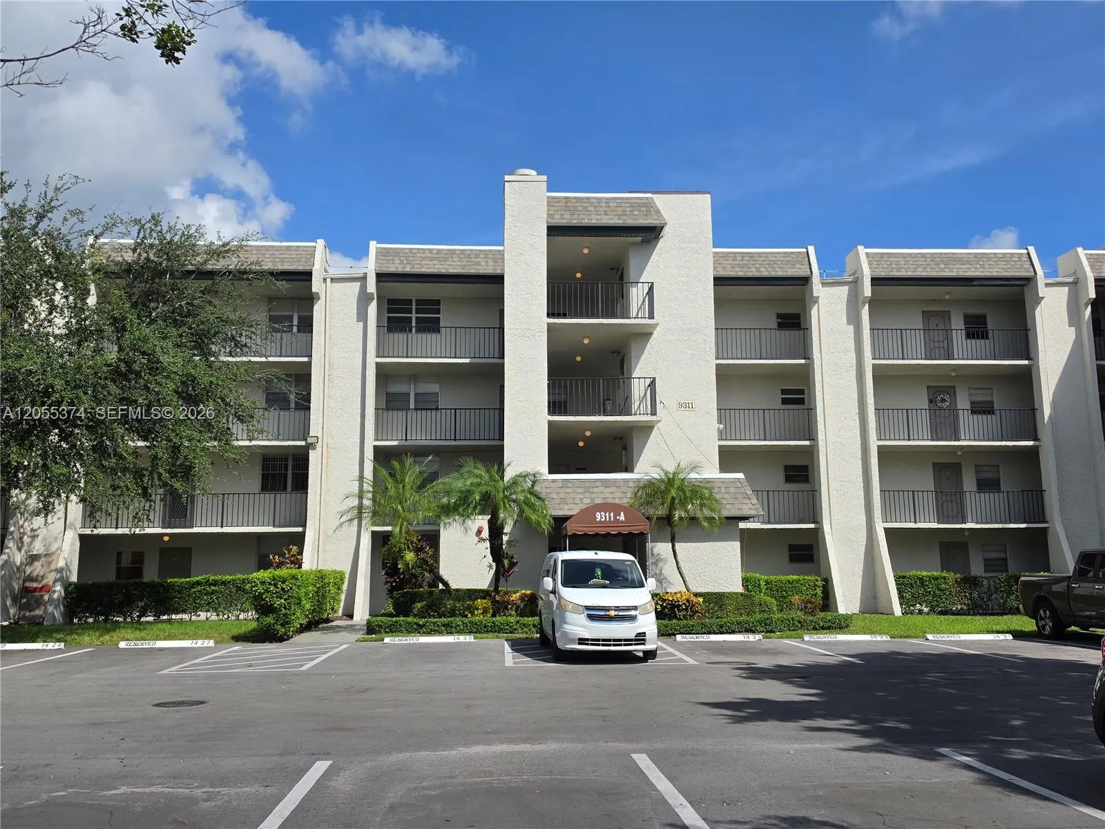 Foto de propiedad en 9311 Orange Grove Drive 408, Davie, FL 33324 Davie con MLS# 