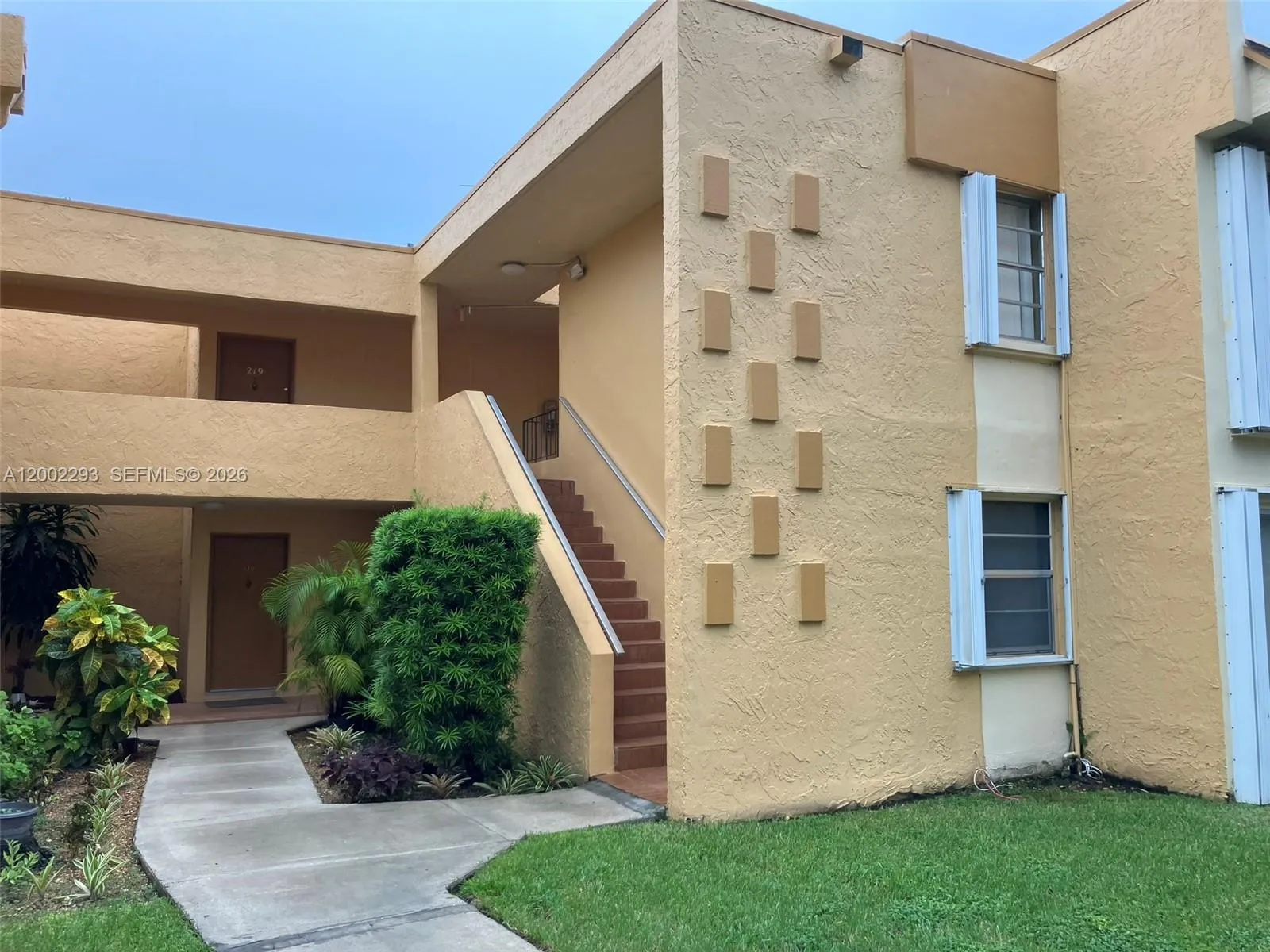 Foto de propiedad en 9311 SW 4th Street 104B, Miami, FL 33174 Miami con MLS# 